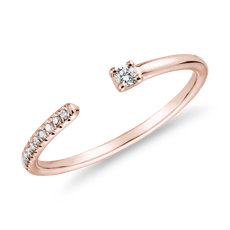 Anillo moderno abierto y apilable con pavé de diamantes ultrapequeño en oro rosado de 14 k