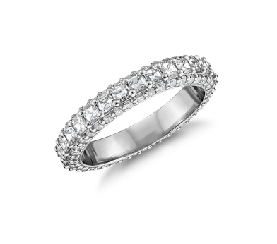 Bella Vaughan diamond wedding ring.