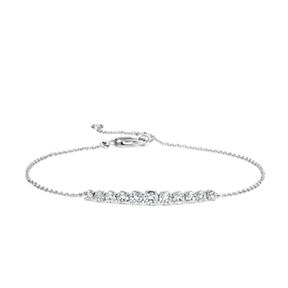 Cable chain bracelet in 14k white gold featuring round diamonds of graduated sizes