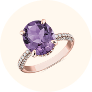 一只紫水晶戒指。