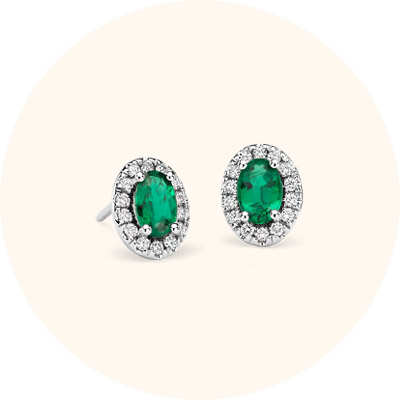 椭圆祖母绿与密钉钻石耳环