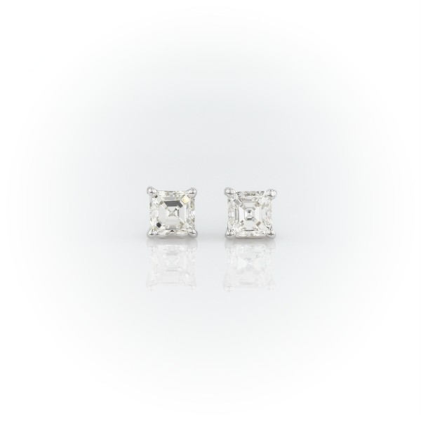 Aretes de diamante de talla Asscher en oro blanco de 14 k (1 qt. total)