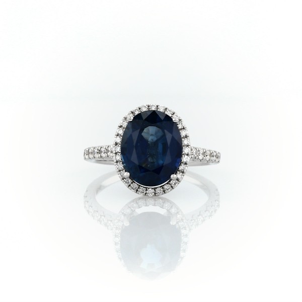 18k 白金椭圆形蓝宝石和微密钉钻石光环戒指（10x8 毫米）